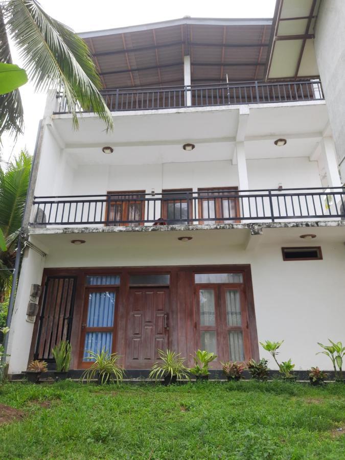 Hotel Surf Corner Matara Esterno foto